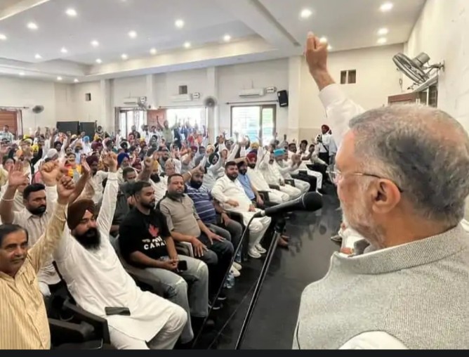 "ਬਾਦਲ-ਕੈਪਟਨ ਪਰਿਵਾਰਾਂ ਨੇ ਪੰਜਾਬ ਲਈ ਕੁਝ ਨਹੀਂ ਕੀਤਾ, ਲੋਕਾਂ ਵੱਲੋਂ ਵਿਰੋਧ ਇਸੇ ਕਰਕੇ"